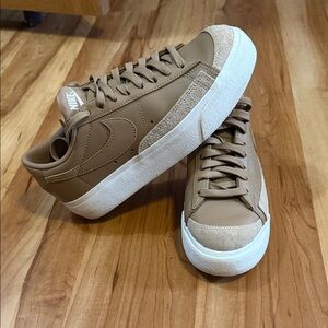 Like NEW NIKE platform sneakers